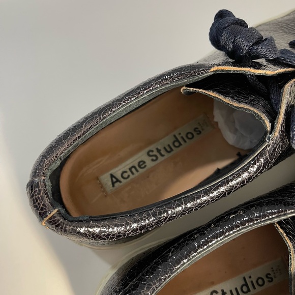Acne Studios Navy Blue Crackled Shiny Leather Sneakers sz 40 (9) - Picture 4 of 7